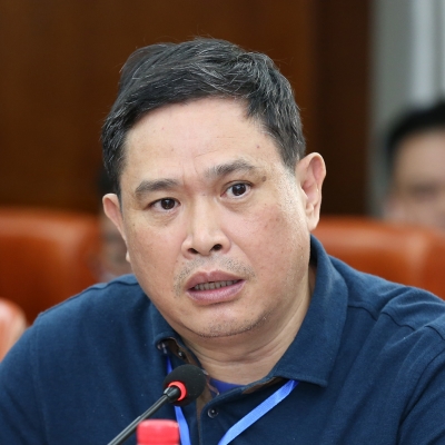 羅豐年-上海和平眼科醫(yī) 院眼表病專科主任、 主任醫(yī)師