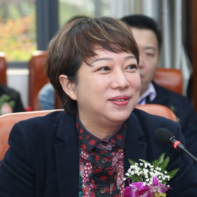 萬靜-武漢大學中南醫(yī)院心血管內(nèi)科副主任、主任醫(yī)師，博士生導師